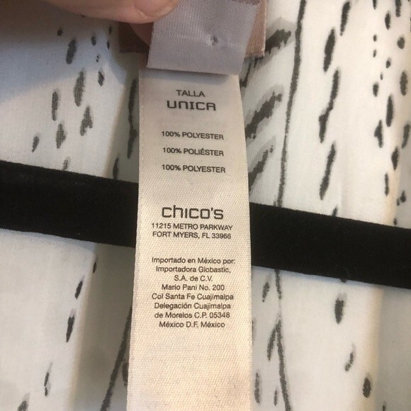 CHICO'S SMALL MEDIUM Black White Cardigan Fringe Wrap Shawl  Oversized Floral - Picture 6 of 9